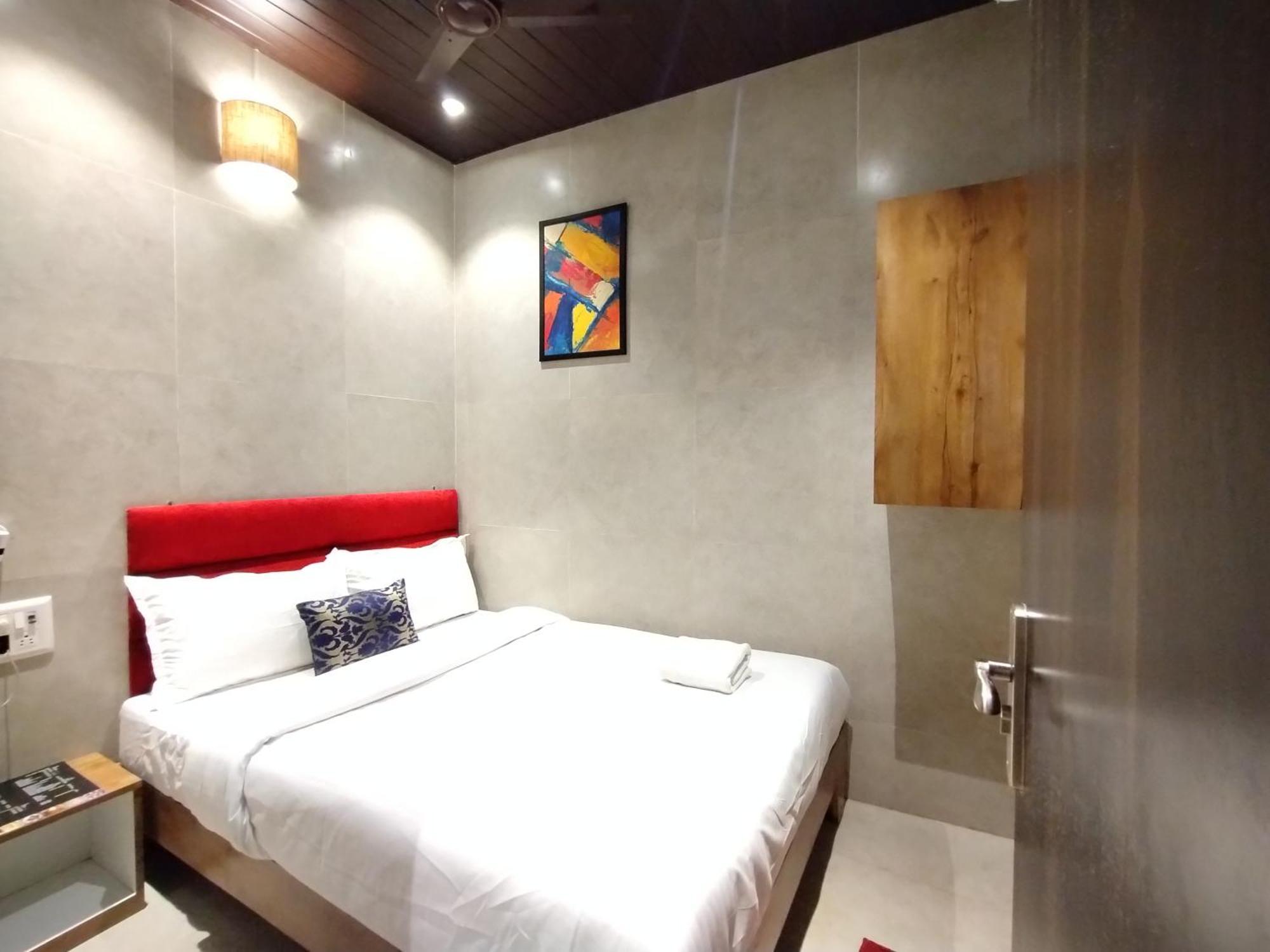 Hotel Eros - Near Airport T2 Mumbai Exterior photo